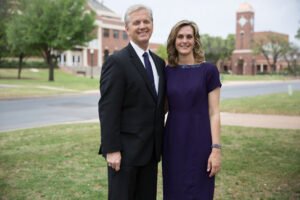 첥ӰPresident Eric Bruntmyer pictured with wife on campus